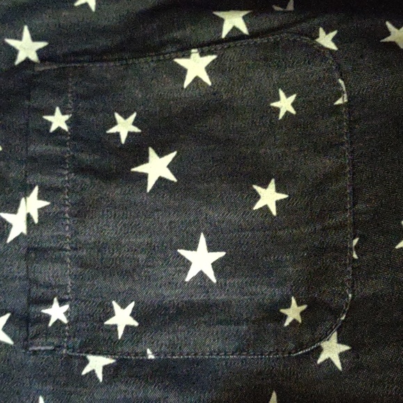 NWT KIM ROGERS Woven Cotton Dark Wash Button-Up Patriotic Sleeveless Blouse Top - Picture 4 of 5